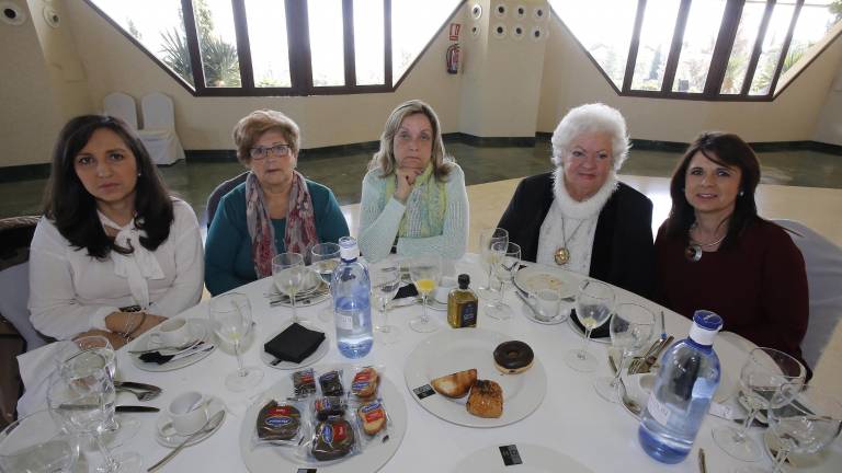 Los asistentes al acto Los asistentes al acto