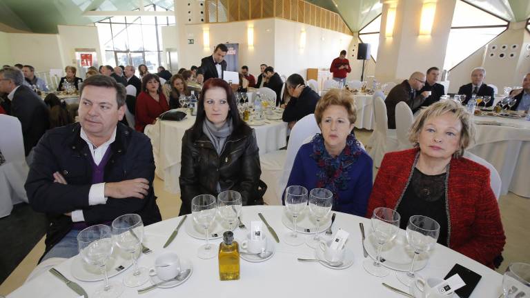 Los asistentes al acto Los asistentes al acto