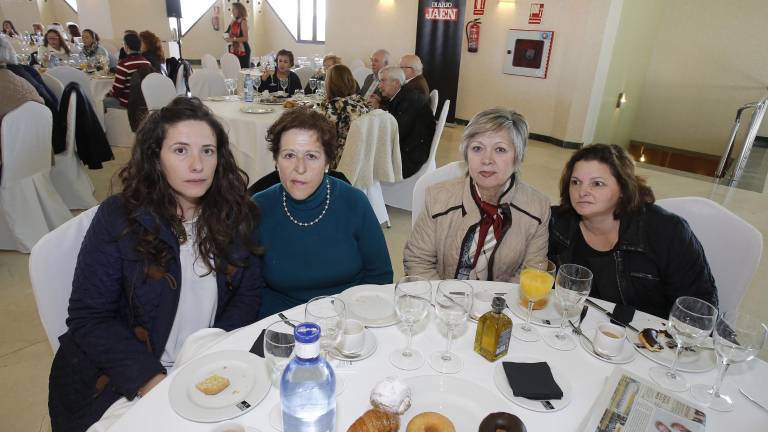 Los asistentes al acto Los asistentes al acto