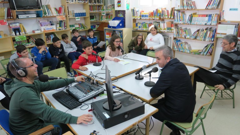Jornada de radio escolar para celebrar el Día de Andalucía
