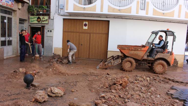 Una tormenta daña el casco urbano de Beas