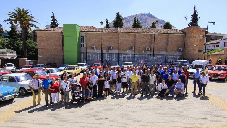 Cita solidaria de coches clásicos