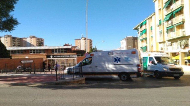 Fallece una mujer en la piscina municipal cubierta de Linares