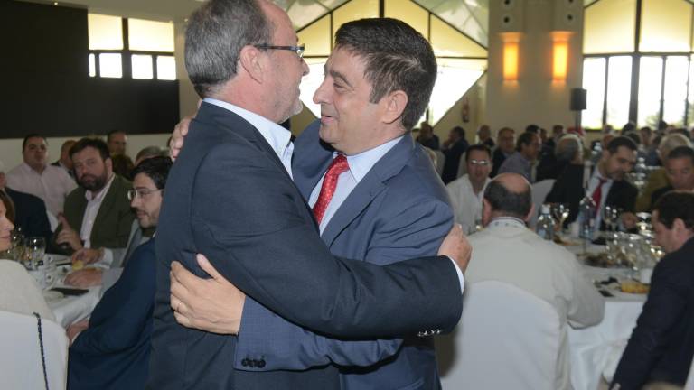 “Francisco Reyes es un político a pie de obra torturado por el paro” “Francisco Reyes es un político a pie de obra torturado por el paro”