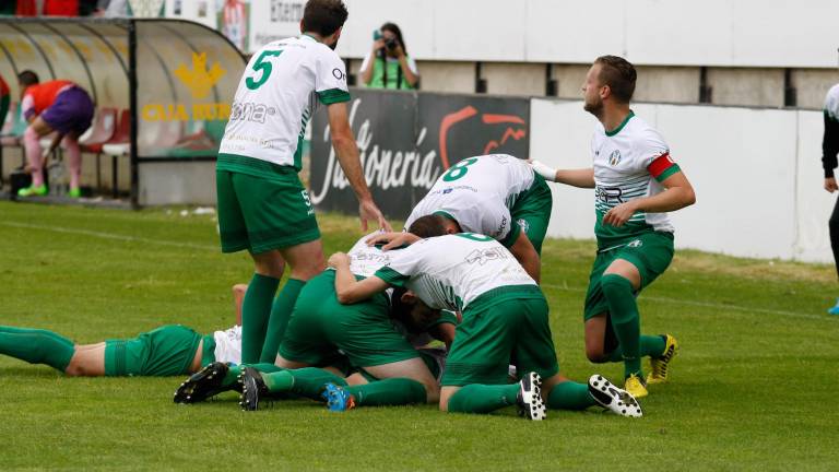 Atlético Mancha Real: Un baño de bronce en la Ruta de la Plata