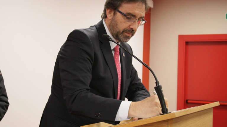 Celebración del acto de firma de escritura pública ante notario de la Fundación Universidad de Jaén-Empresa