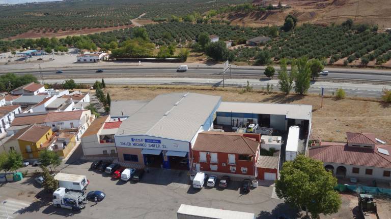 Más de tres décadas al cuidado de la seguridad de conductores que hacen de la autovía su principal herramienta de vida Más de tres décadas al cuidado de la seguridad de conductores que hacen de la autovía su principal herramienta de vida