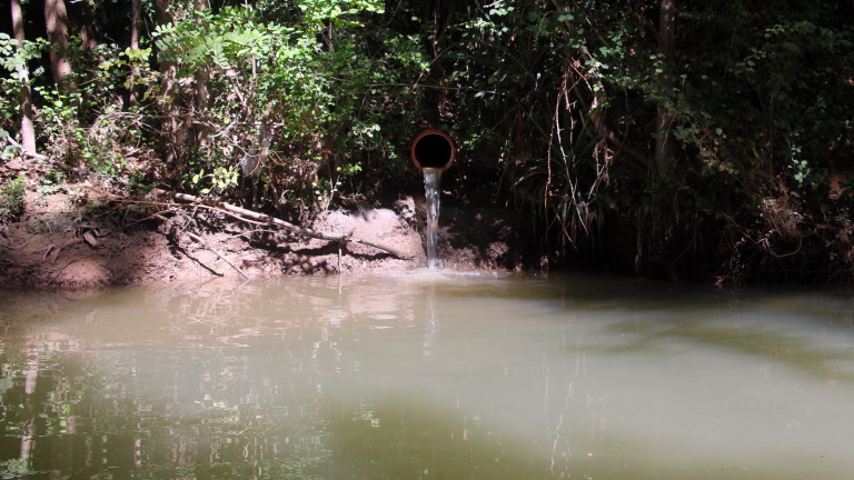 Los vertidos de aguas fecales en el Aguascebas se suceden