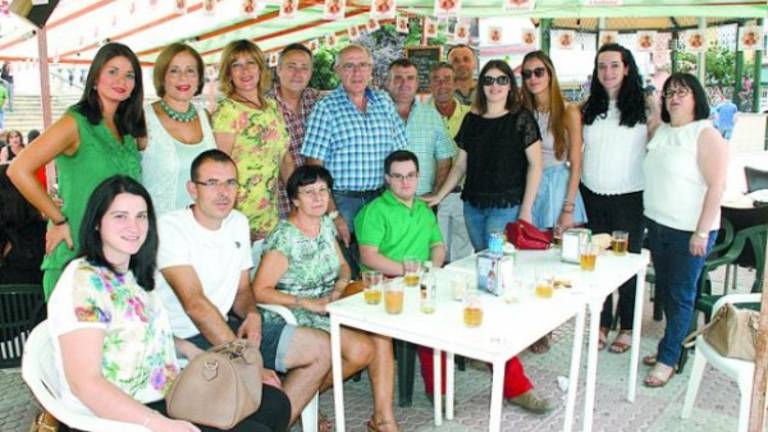 Gran ambiente en la feria de día Gran ambiente en la feria de día