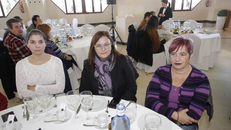 Los asistentes al acto Los asistentes al acto
