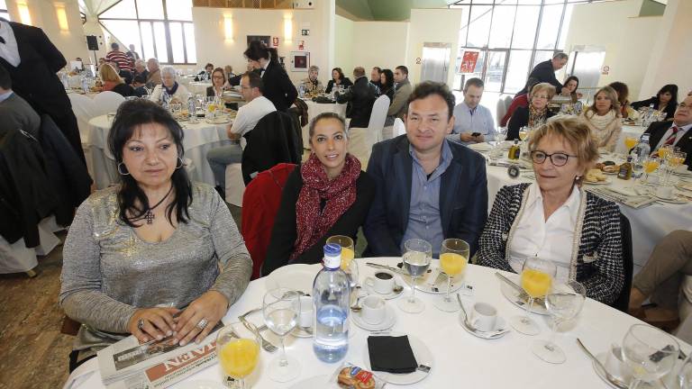 Los asistentes al acto Los asistentes al acto