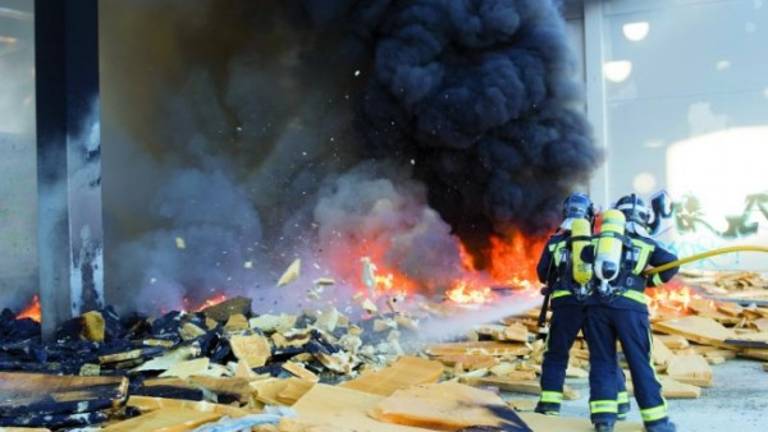 El juez anula la convocatoria de 12 plazas de bomberos interinos El juez anula la convocatoria de 12 plazas de bomberos interinos