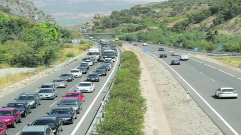 Kilómetros de retenciones en la obras de la autovía A-44 Kilómetros de retenciones en la obras de la autovía A-44