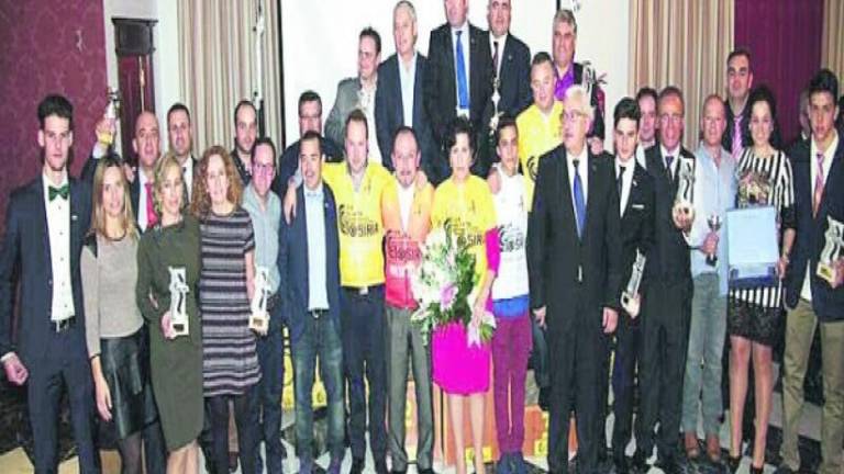 La gran familia ciclista del Tosiria La gran familia ciclista del Tosiria