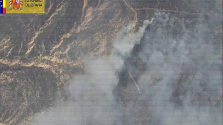 Cerca de quinientas personas se dejan la piel por controlar el incendio de Quesada Cerca de quinientas personas se dejan la piel por controlar el incendio de Quesada