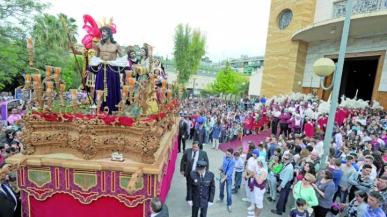 Triunfo y puerta grande para la procesión “de los toreros”