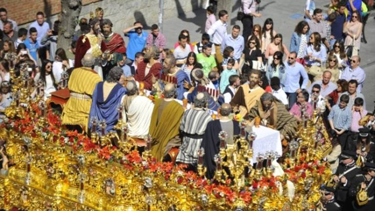 Las cornetas encumbran el trono de la eucaristía tras una gran salida