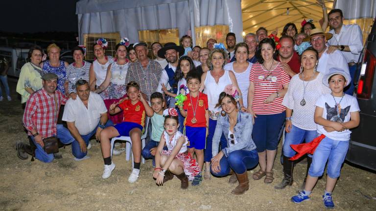 Una fiesta de familias y amigos Una fiesta de familias y amigos
