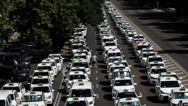 Los taxistas mantienen la huelga de manera indefinida Los taxistas mantienen la huelga de manera indefinida