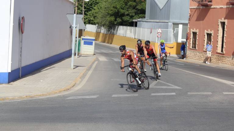 Alberto Rubio y Susana Pineda ganan el Triatlón Villa del Agua Alberto Rubio y Susana Pineda ganan el Triatlón Villa del Agua
