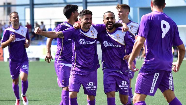 El Real Jaén perdona y al final cede el empate El Real Jaén perdona y al final cede el empate