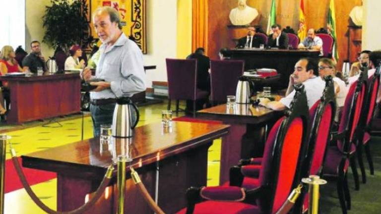 Compromiso para revisar las nuevas tasas del cementerio Compromiso para revisar las nuevas tasas del cementerio