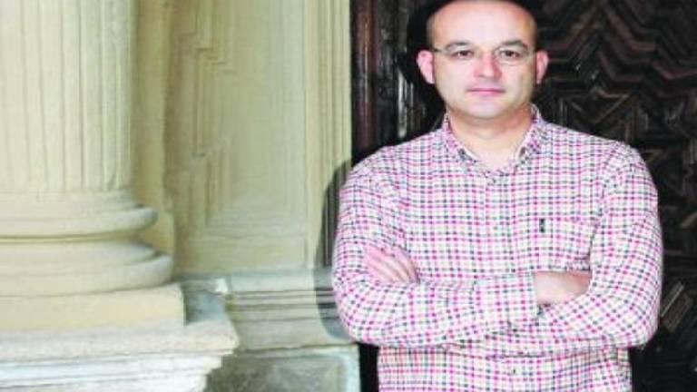 Juan Carlos Abril: “Un poema tiene que hacer sentir para acercar al lector” Juan Carlos Abril: “Un poema tiene que hacer sentir para acercar al lector”