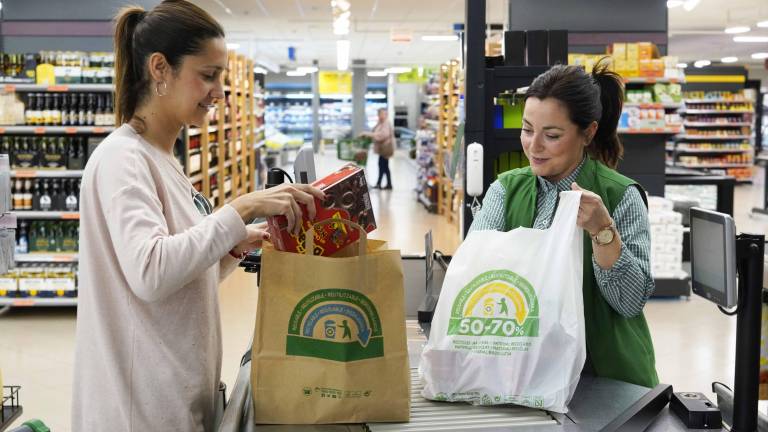 Mercadona culmina el cambio de todas las bolsas de plástico