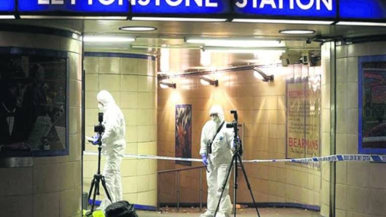 Al menos tres heridos en un atentado en Londres Al menos tres heridos en un atentado en Londres