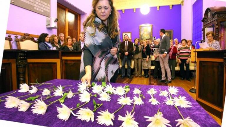 Flores para no olvidar a las víctimas Flores para no olvidar a las víctimas
