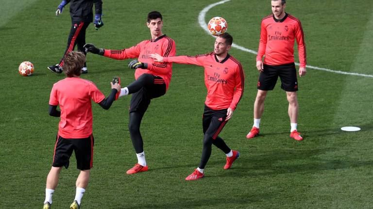 El Real Madrid busca ante el Ajax girar la dinámica negativa El Real Madrid busca ante el Ajax girar la dinámica negativa