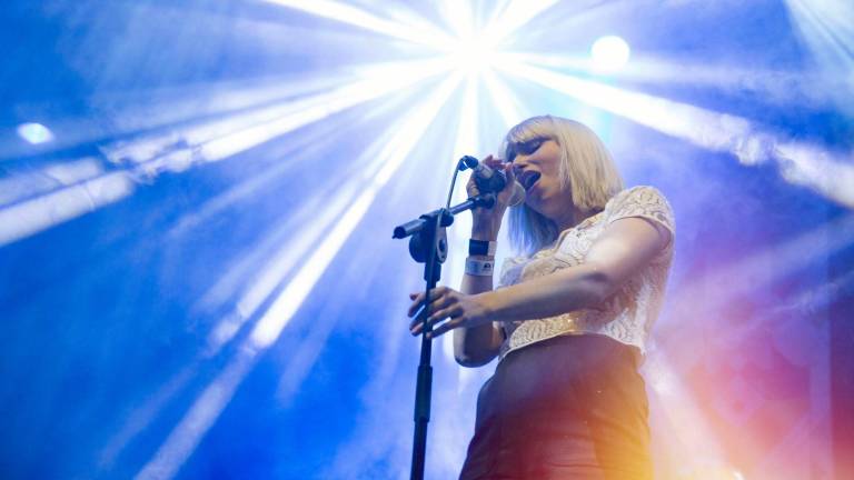 Zahara celebra un año de Santa en plena gira