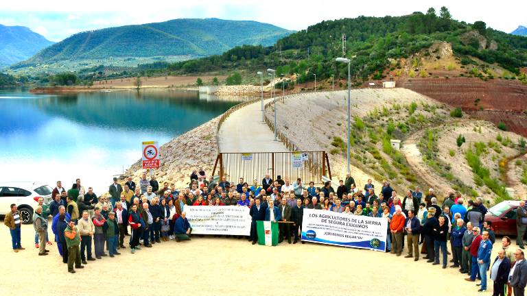 Alcaldes y agricultores exigen las canalizaciones de agua Alcaldes y agricultores exigen las canalizaciones de agua