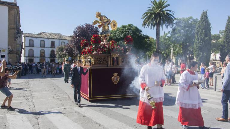 El patrón es recibido por sus devotos El patrón es recibido por sus devotos