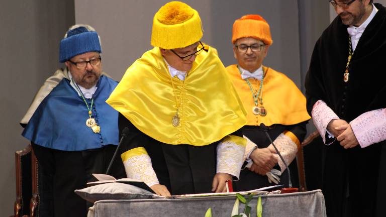 El médico José López Barneo ya es Doctor Honoris Causa El médico José López Barneo ya es Doctor Honoris Causa