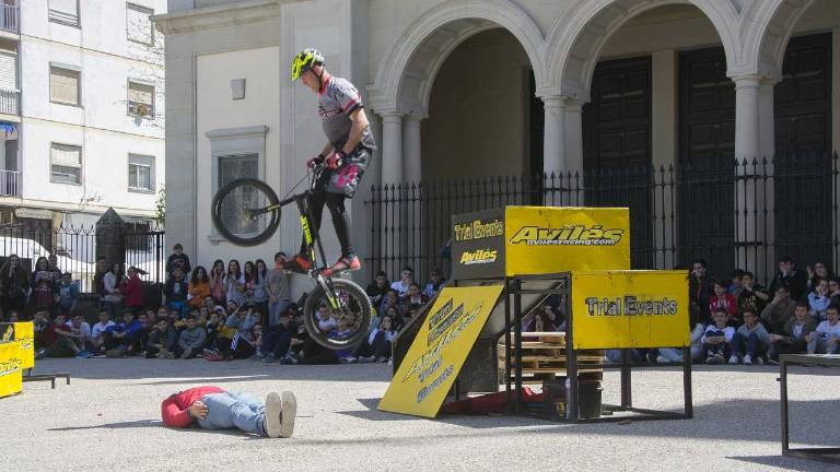 El vértigo del descenso en bici