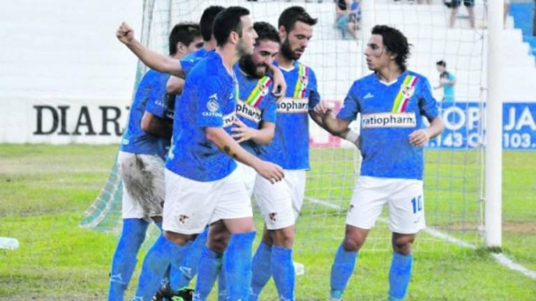 Pleno al quince del Linares para reinar en la Tercera Pleno al quince del Linares para reinar en la Tercera