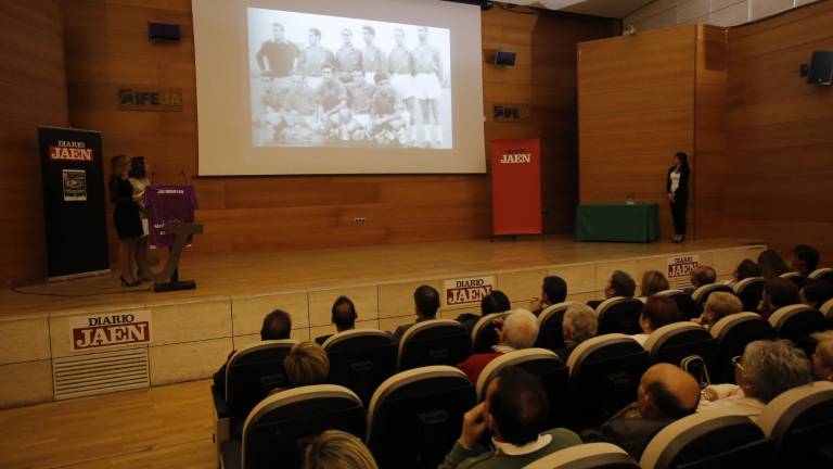 Reconocimiento a la gran familia del balompié jiennense Reconocimiento a la gran familia del balompié jiennense