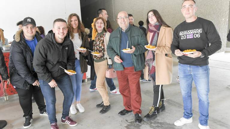 Paella, amigos, buena música y una gran pasión por el Real Jaén Paella, amigos, buena música y una gran pasión por el Real Jaén