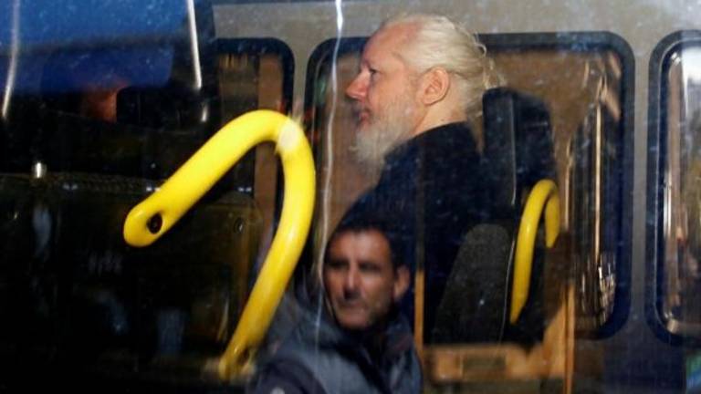 Assange, detenido en Londres Assange, detenido en Londres