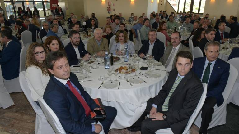 Los asistentes al acto Los asistentes al acto