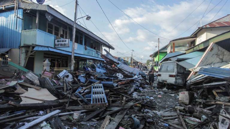 Más de 1.200 muertos en Indonesia tras la catástrofe Más de 1.200 muertos en Indonesia tras la catástrofe