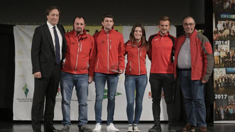 Un aplauso al esfuerzo y la dedicación Un aplauso al esfuerzo y la dedicación