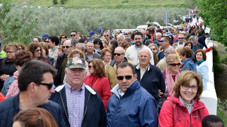 Jornada de romería en un entorno exuberante Jornada de romería en un entorno exuberante