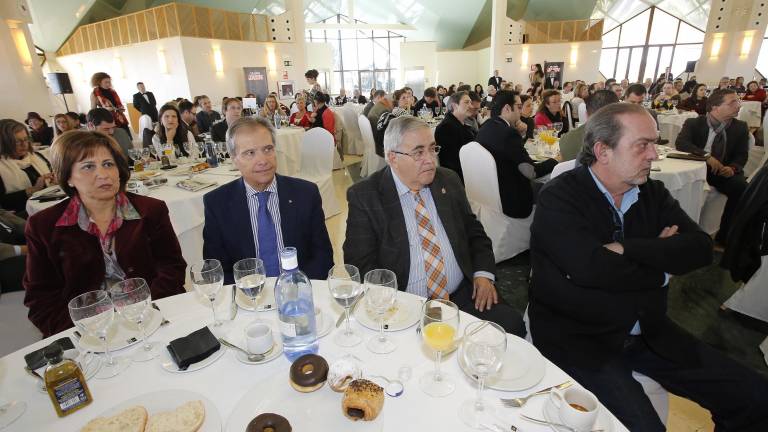Los asistentes al acto Los asistentes al acto