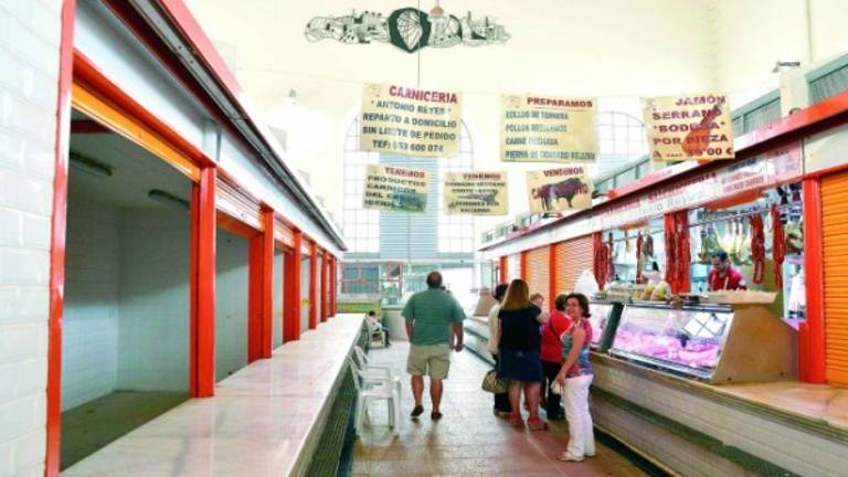 Consumo ultima las tareas en el mercado de abastos Consumo ultima las tareas en el mercado de abastos
