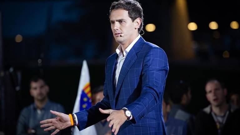 Albert Rivera rechaza las presiones para pactar con Pedro Sánchez Albert Rivera rechaza las presiones para pactar con Pedro Sánchez