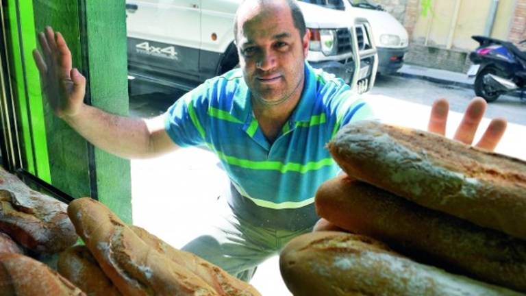 Barras de amor solidario que alimentan a cinco familias Barras de amor solidario que alimentan a cinco familias