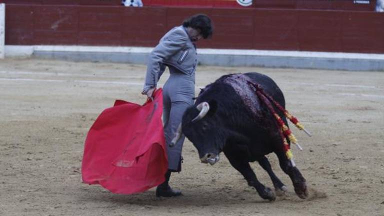 Primera oreja del año y la puerta grande de Las Ventas para el linarense Curro Díaz Primera oreja del año y la puerta grande de Las Ventas para el linarense Curro Díaz