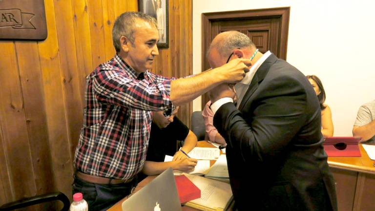 Juan Carlos Olmo Hoyo toma posesión como edil en Mengíbar Juan Carlos Olmo Hoyo toma posesión como edil en Mengíbar